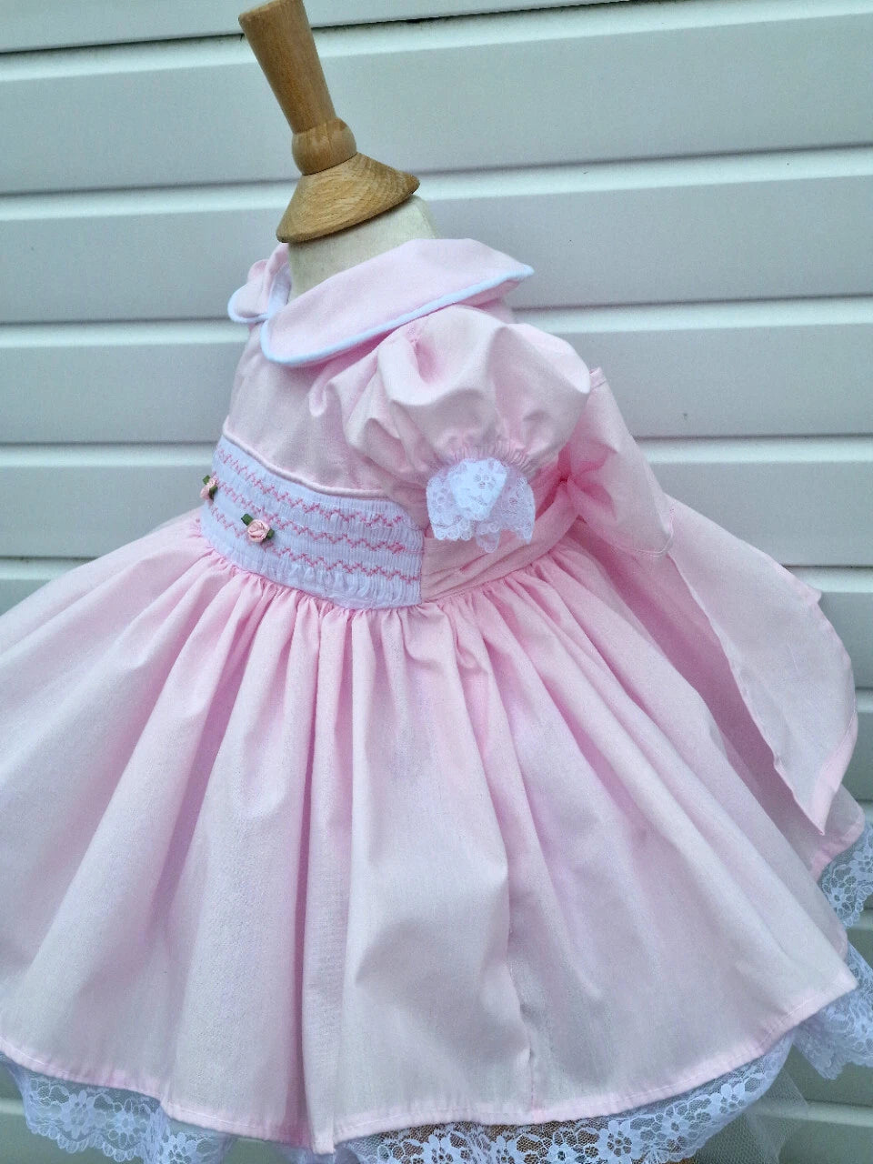 DREAM 0-8 years BABY GIRLS  traditional smocked  twirly dress various colours